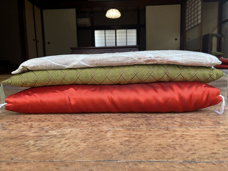 「床に座る」からこそ、上質なものを。