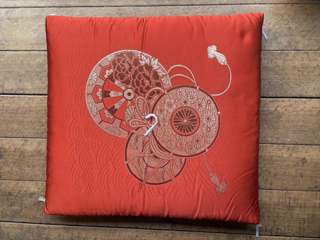 【赤】撮影映えと機能性を両立|会議・ワークショップにおすすめ