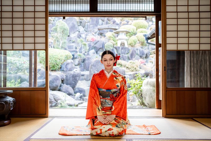 和室から眺めるお庭の風景