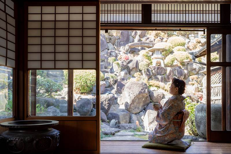 季節を感じる古民家のお庭