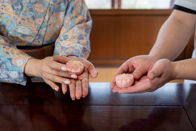 【大阪】和菓子作り体験！古民家で老舗の味を学ぶ 駅から送迎あり・子供歓迎